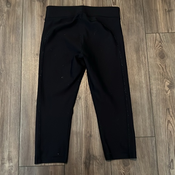 Under Armour Capris size medium - Picture 4 of 5